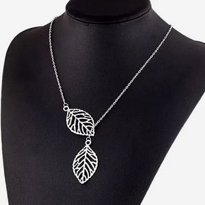 NWT   Two  leaves Boho minimalistic Lariat  Necklace.